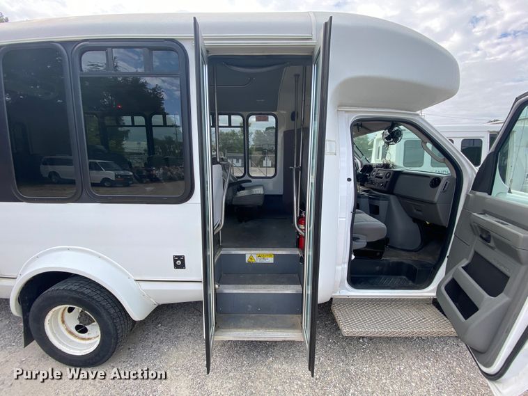 image for item HE9811 2012 Ford E350 Super Duty  El Dorado shuttle bus