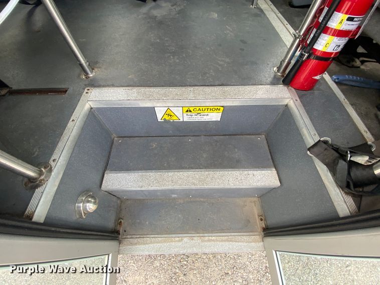 image for item HE9811 2012 Ford E350 Super Duty  El Dorado shuttle bus