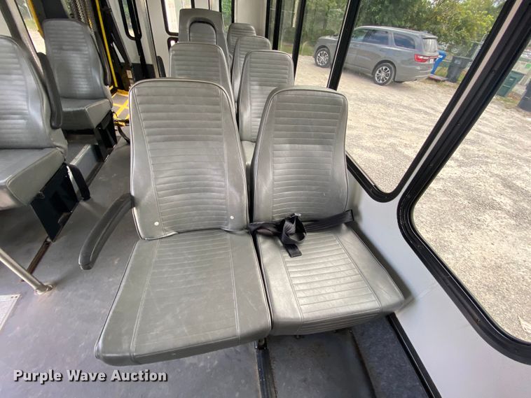 image for item HE9811 2012 Ford E350 Super Duty  El Dorado shuttle bus