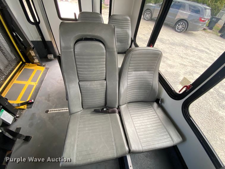 image for item HE9811 2012 Ford E350 Super Duty  El Dorado shuttle bus