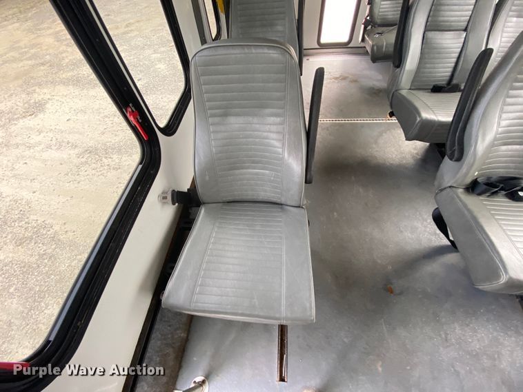 image for item HE9811 2012 Ford E350 Super Duty  El Dorado shuttle bus