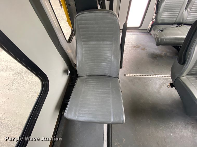 image for item HE9811 2012 Ford E350 Super Duty  El Dorado shuttle bus