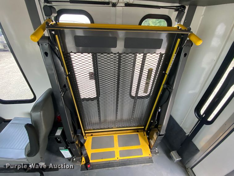 image for item HE9811 2012 Ford E350 Super Duty  El Dorado shuttle bus