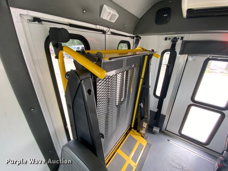 image for item HE9811 2012 Ford E350 Super Duty  El Dorado shuttle bus