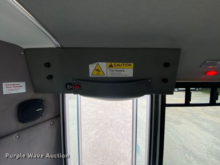 image for item HE9811 2012 Ford E350 Super Duty  El Dorado shuttle bus