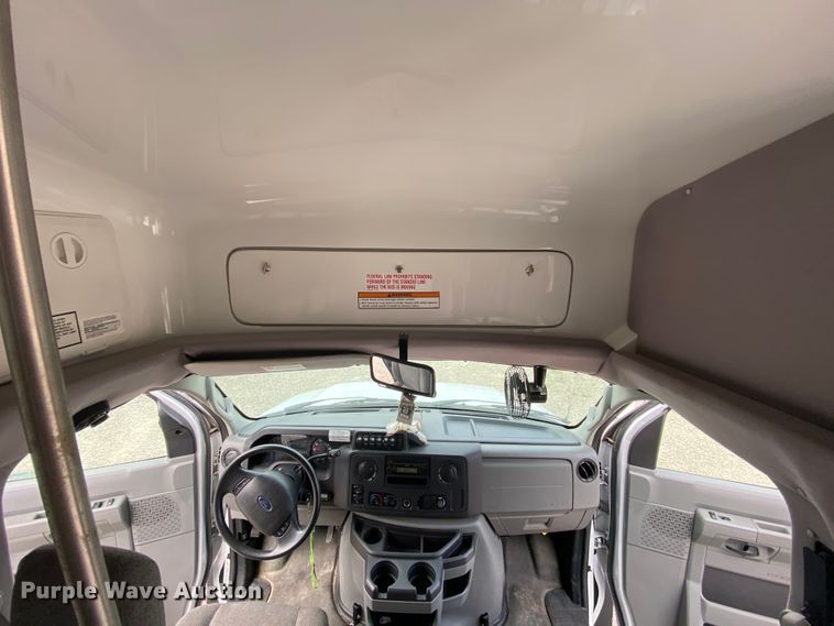 image for item HE9811 2012 Ford E350 Super Duty  El Dorado shuttle bus