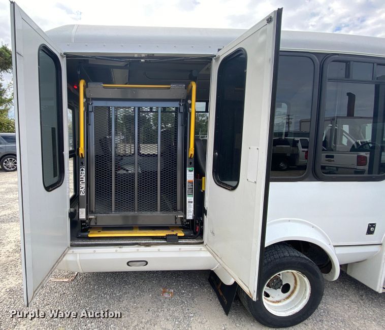 image for item HE9811 2012 Ford E350 Super Duty  El Dorado shuttle bus