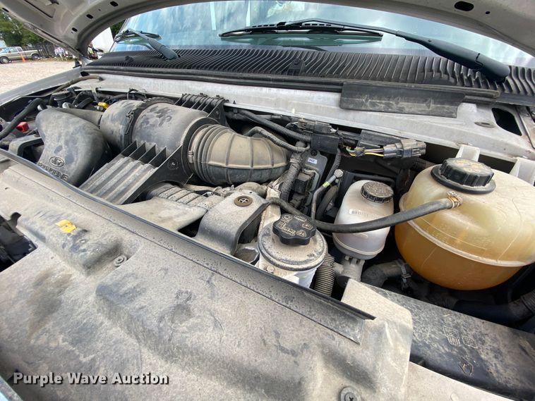 image for item HE9811 2012 Ford E350 Super Duty  El Dorado shuttle bus