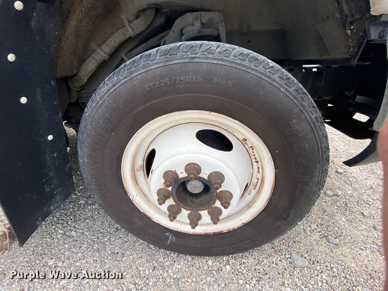 image for item HE9811 2012 Ford E350 Super Duty  El Dorado shuttle bus