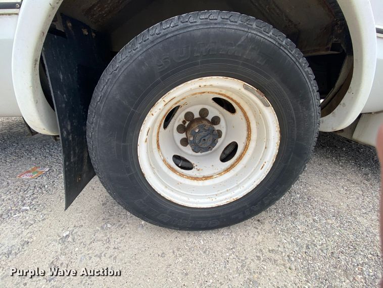 image for item HE9811 2012 Ford E350 Super Duty  El Dorado shuttle bus