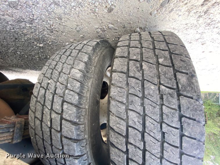 image for item HE9811 2012 Ford E350 Super Duty  El Dorado shuttle bus