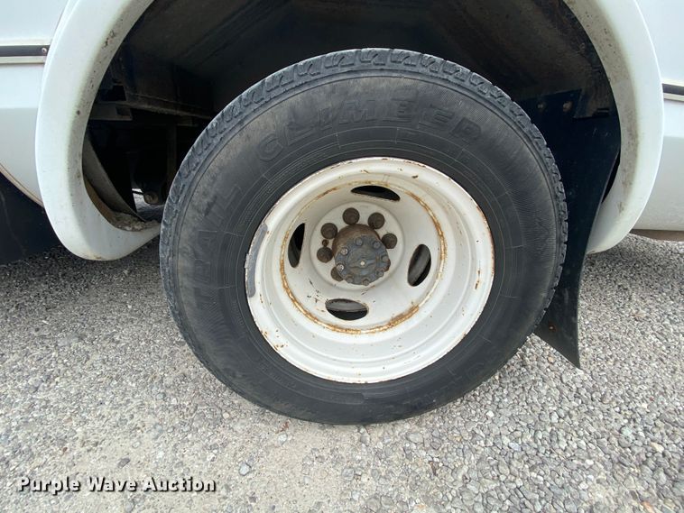 image for item HE9811 2012 Ford E350 Super Duty  El Dorado shuttle bus