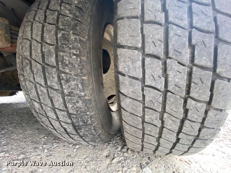 image for item HE9811 2012 Ford E350 Super Duty  El Dorado shuttle bus