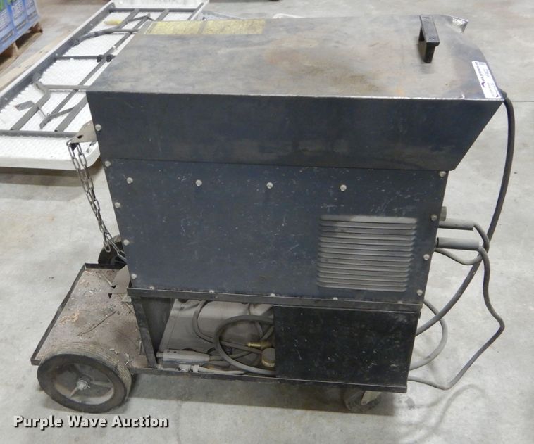 image for item HF9022 Dayton 5Z136B wire feed welder