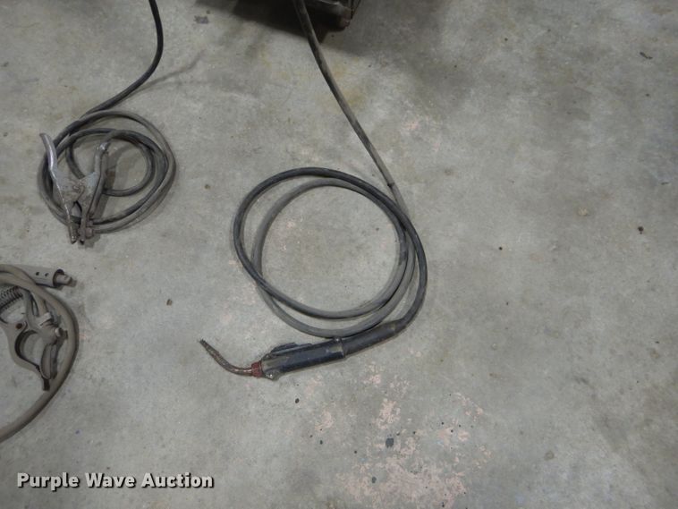 image for item HF9022 Dayton 5Z136B wire feed welder