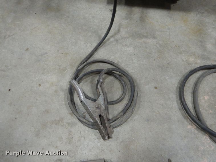 image for item HF9022 Dayton 5Z136B wire feed welder