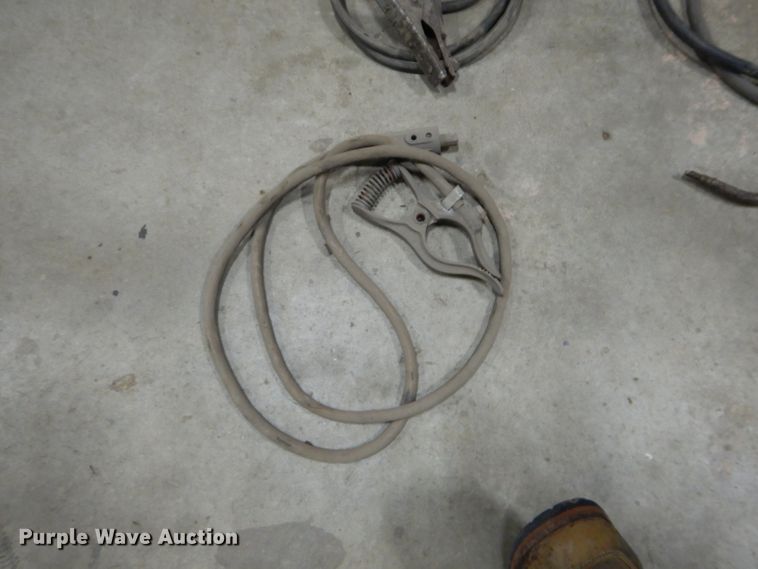 image for item HF9022 Dayton 5Z136B wire feed welder