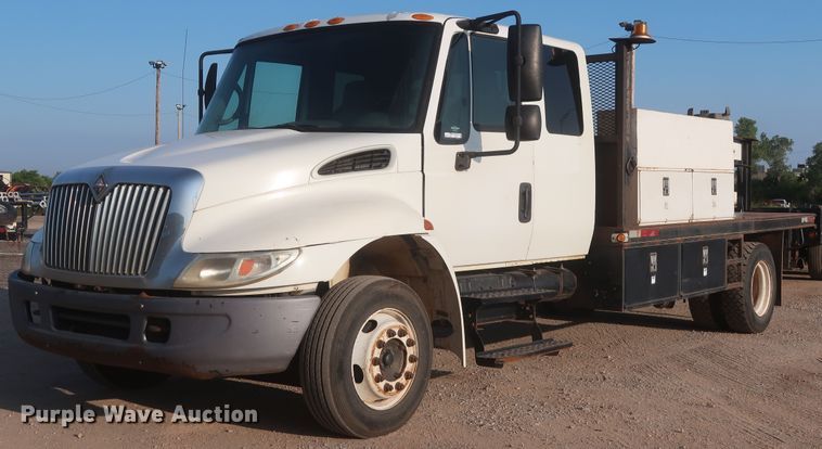 image for item HJ9401 2004 International 4300  flatbed truck