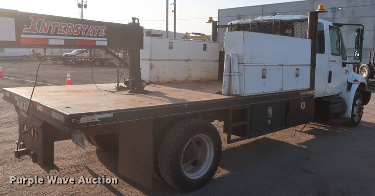 image for item HJ9401 2004 International 4300  flatbed truck