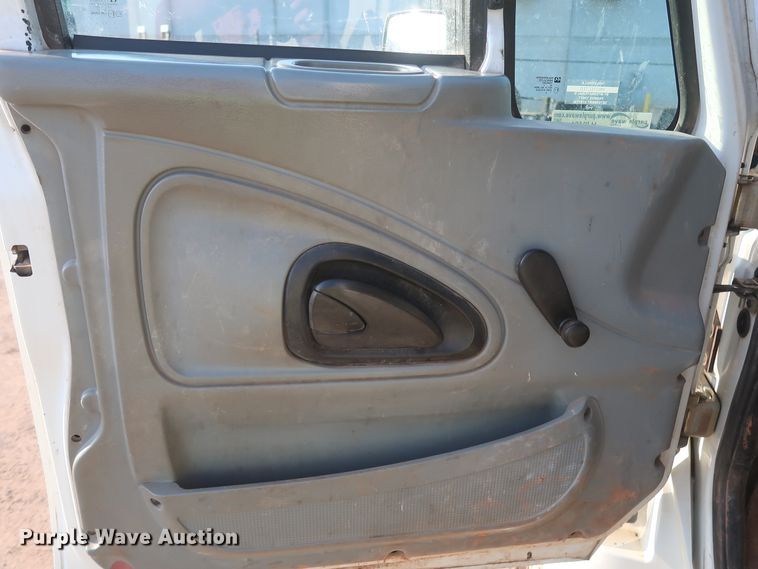 image for item HJ9401 2004 International 4300  flatbed truck