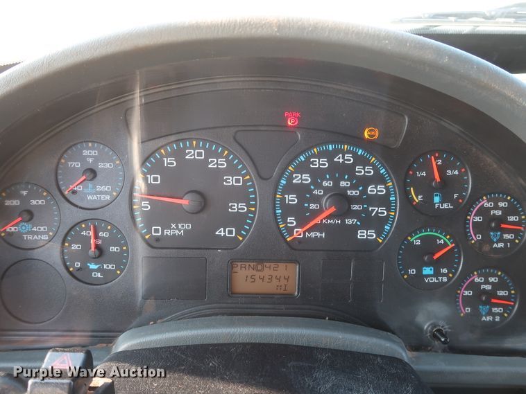 image for item HJ9401 2004 International 4300  flatbed truck