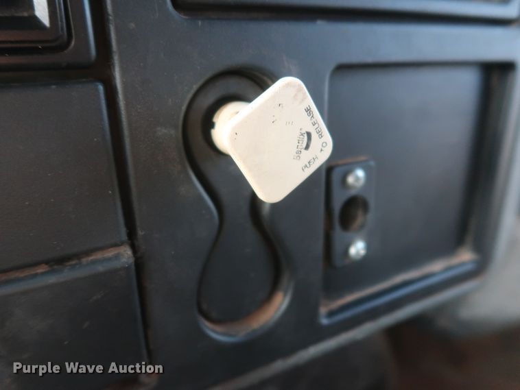 image for item HJ9401 2004 International 4300  flatbed truck