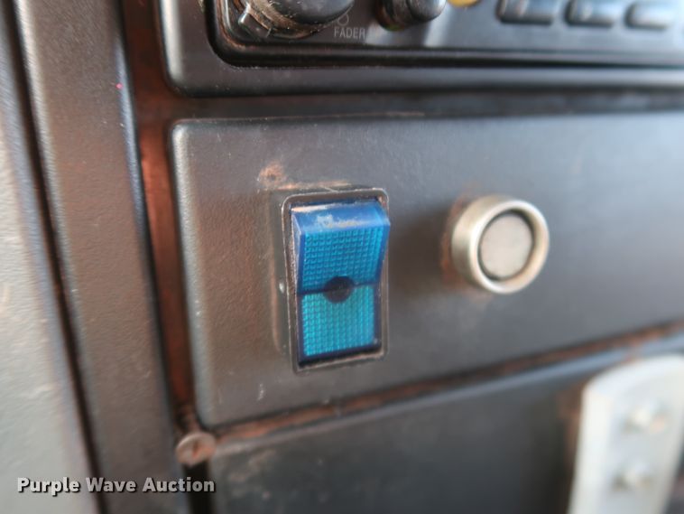 image for item HJ9401 2004 International 4300  flatbed truck