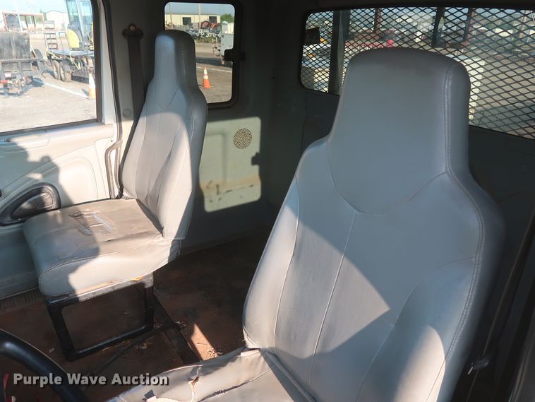 image for item HJ9401 2004 International 4300  flatbed truck