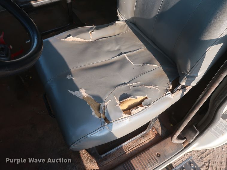 image for item HJ9401 2004 International 4300  flatbed truck