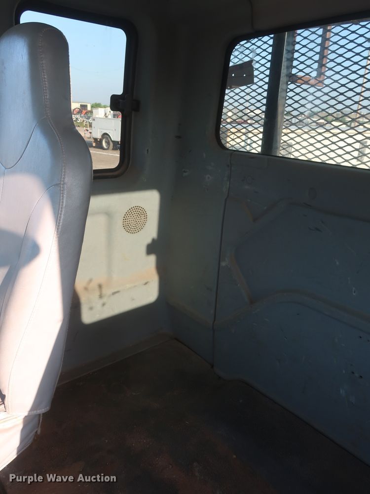 image for item HJ9401 2004 International 4300  flatbed truck