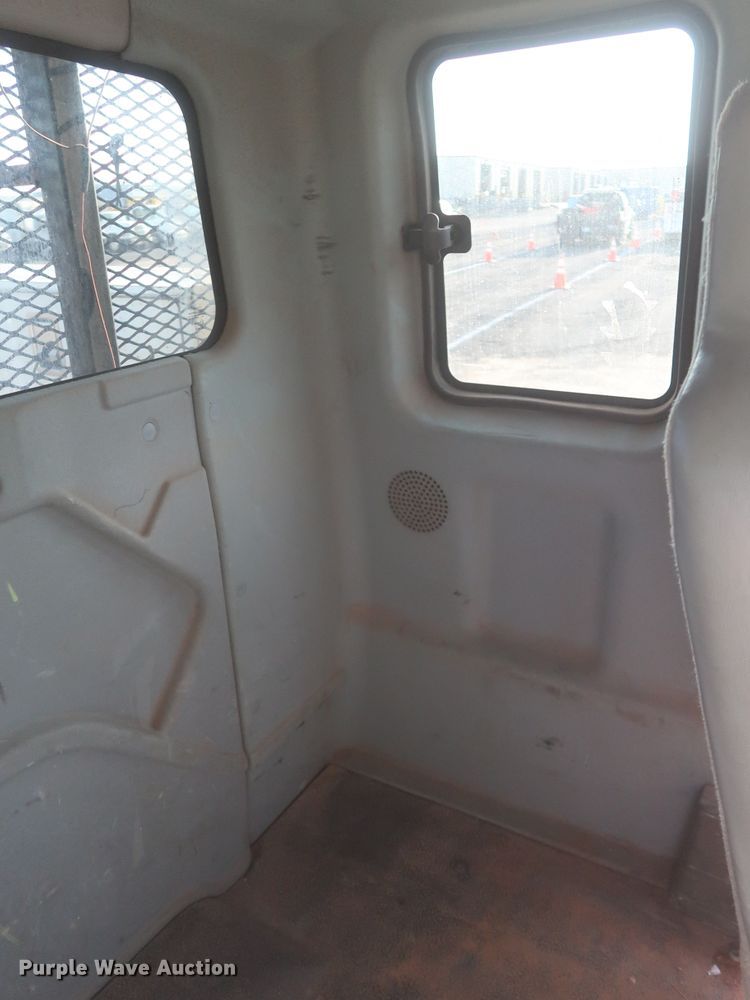 image for item HJ9401 2004 International 4300  flatbed truck