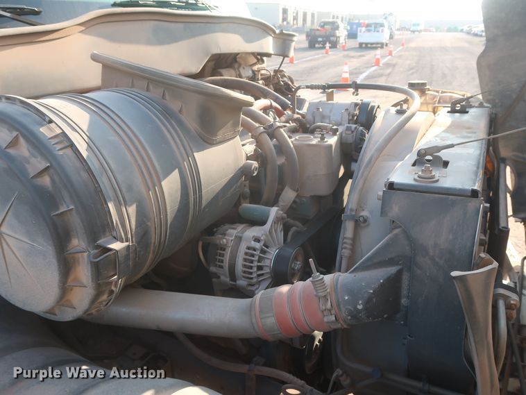 image for item HJ9401 2004 International 4300  flatbed truck