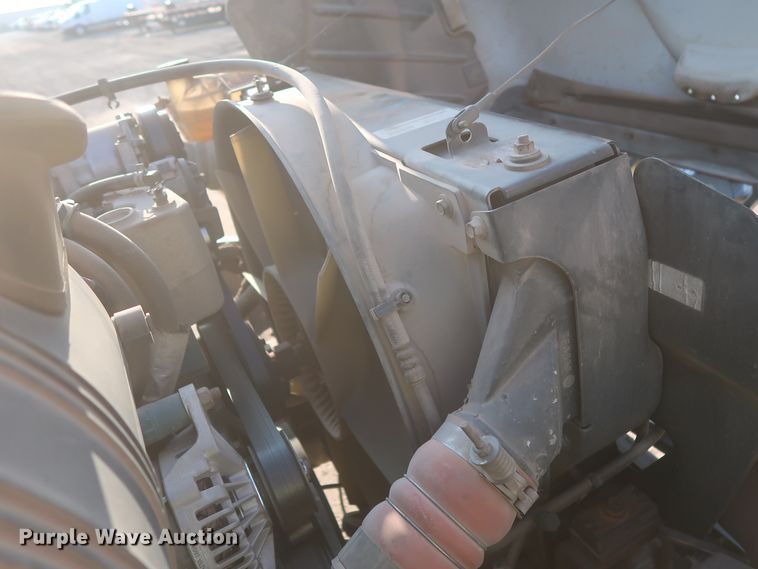 image for item HJ9401 2004 International 4300  flatbed truck