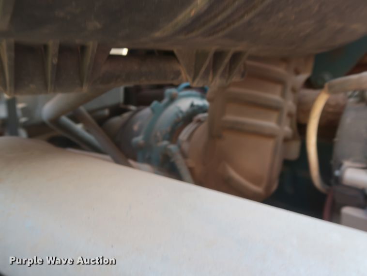 image for item HJ9401 2004 International 4300  flatbed truck