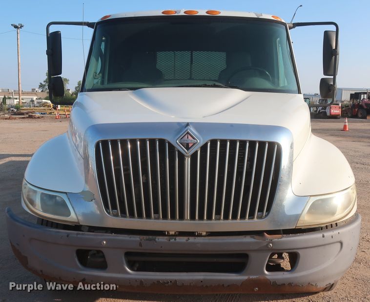 image for item HJ9401 2004 International 4300  flatbed truck