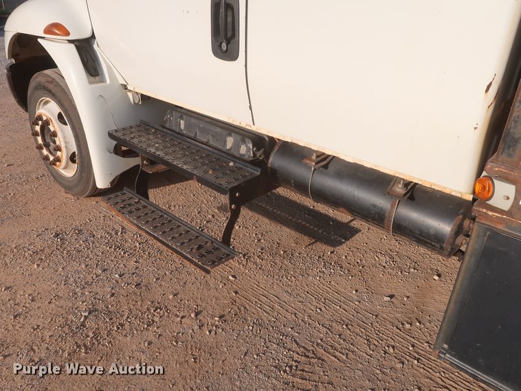 image for item HJ9401 2004 International 4300  flatbed truck