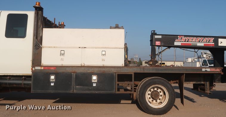 image for item HJ9401 2004 International 4300  flatbed truck