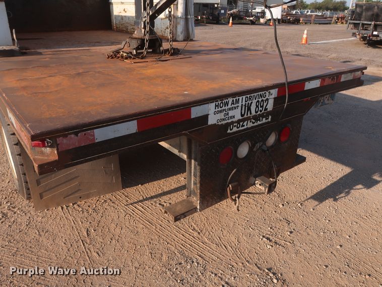 image for item HJ9401 2004 International 4300  flatbed truck