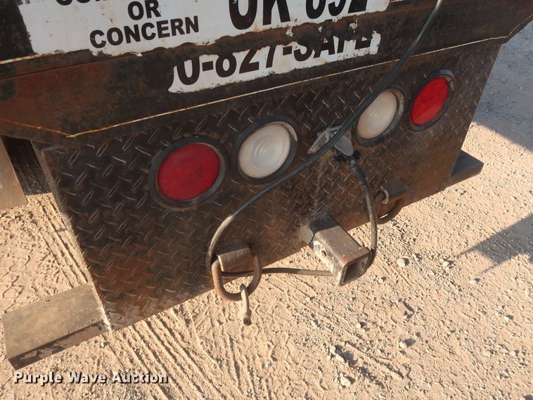 image for item HJ9401 2004 International 4300  flatbed truck