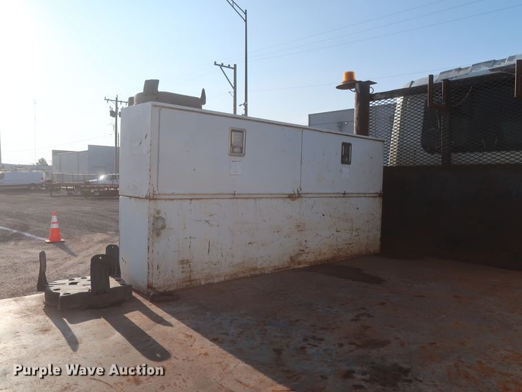 image for item HJ9401 2004 International 4300  flatbed truck