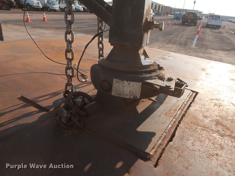 image for item HJ9401 2004 International 4300  flatbed truck