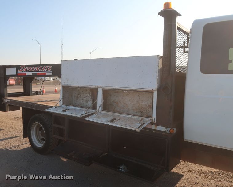 image for item HJ9401 2004 International 4300  flatbed truck