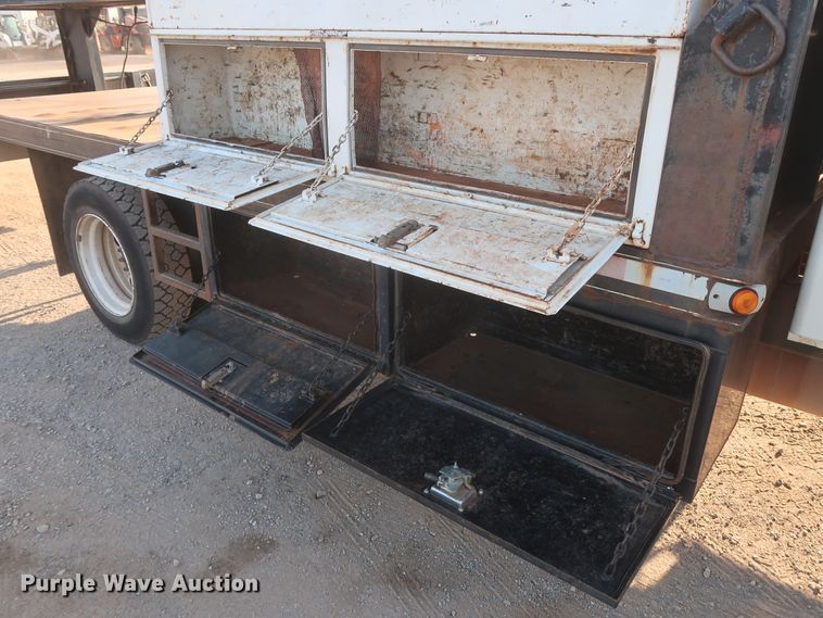 image for item HJ9401 2004 International 4300  flatbed truck