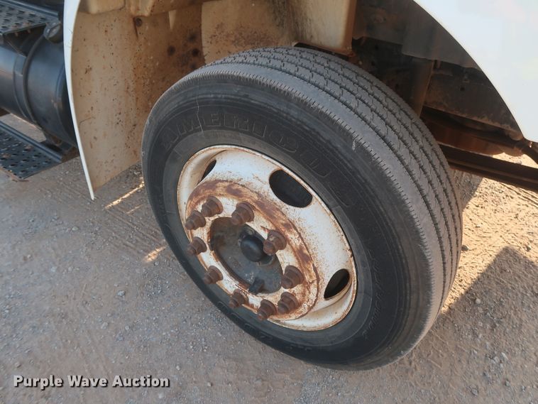 image for item HJ9401 2004 International 4300  flatbed truck