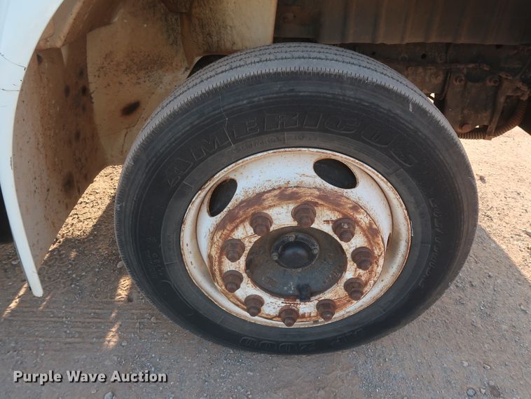 image for item HJ9401 2004 International 4300  flatbed truck