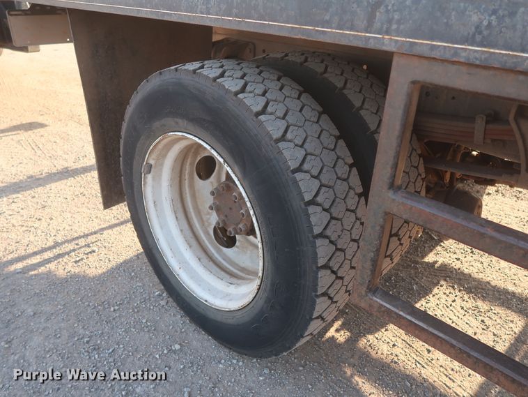 image for item HJ9401 2004 International 4300  flatbed truck