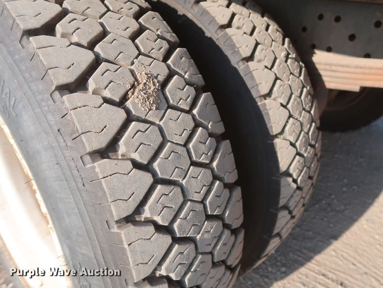 image for item HJ9401 2004 International 4300  flatbed truck