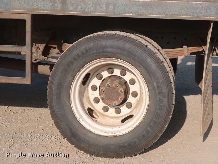 image for item HJ9401 2004 International 4300  flatbed truck