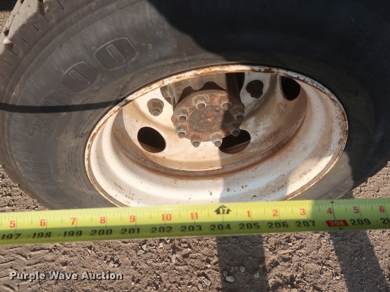 image for item HJ9401 2004 International 4300  flatbed truck