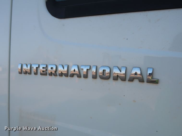 image for item HJ9401 2004 International 4300  flatbed truck